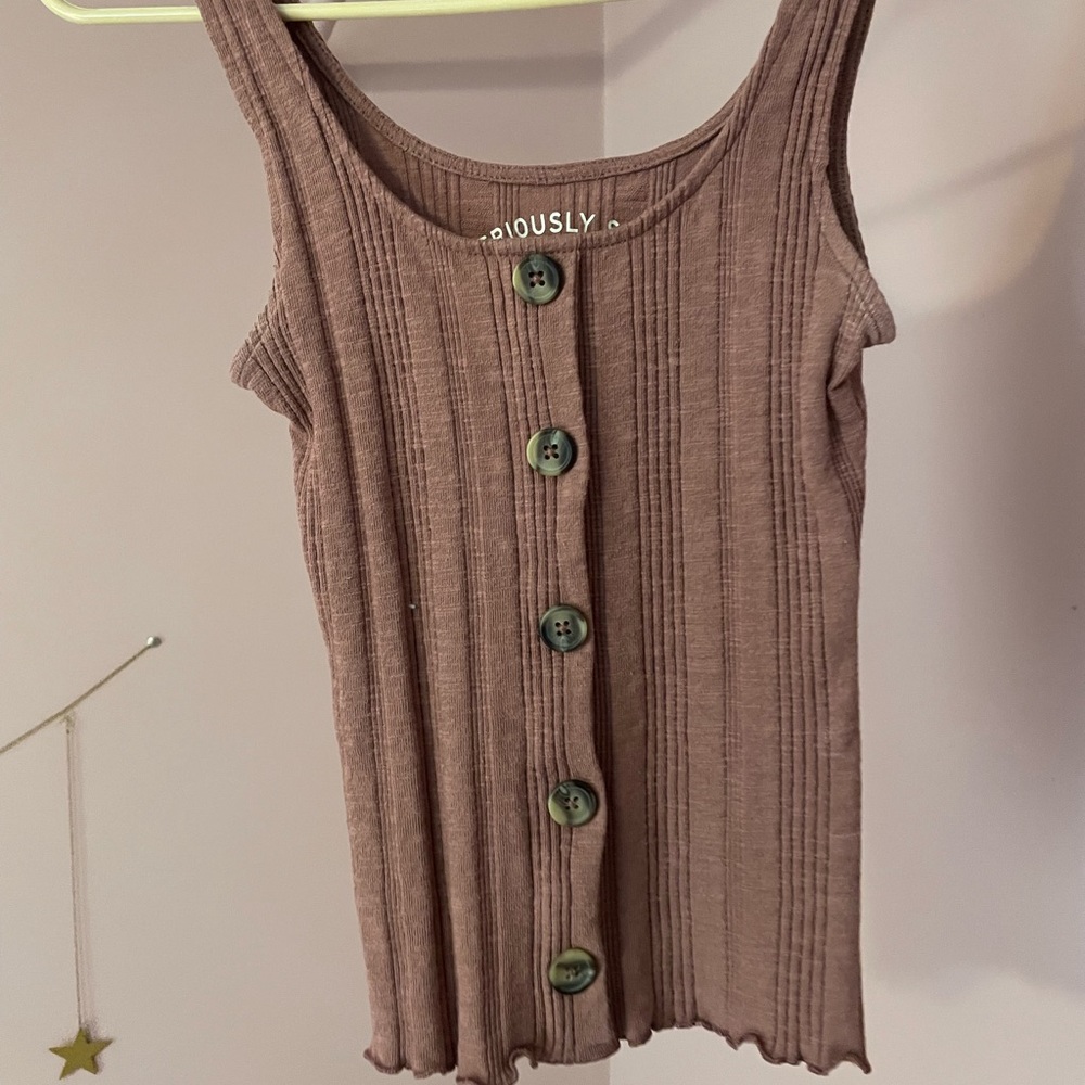 Button down tank